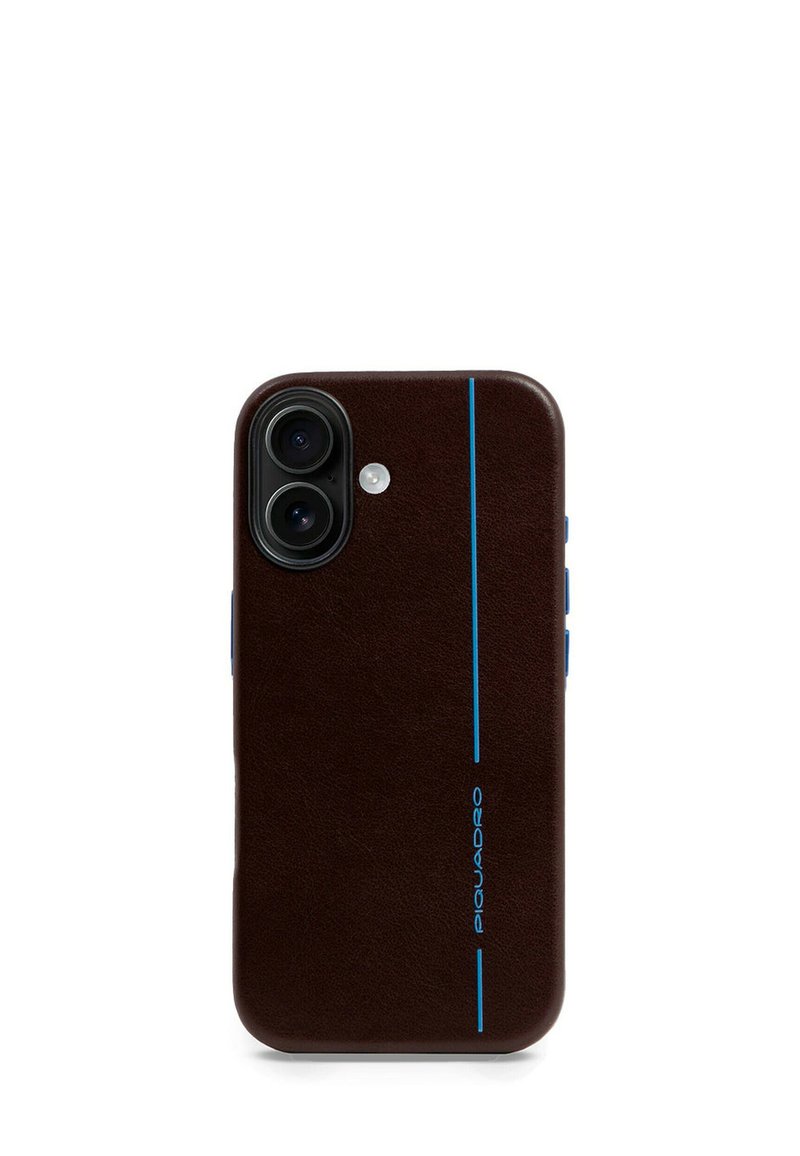 Braune Leder-Handyhülle mit blauem Streifendetail, Aussparung für Dual-Kamera und strukturierter Oberfläche. Die seitlichen Tasten sind sichtbar.