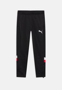 Μαύρο αθλητικό παντελόνι από απαλό ύφασμα, με λευκό λογότυπο στο μπροστινό μέρος και κόκκινες και λευκές ρίγες διακόσμησης στα πλαϊνά.