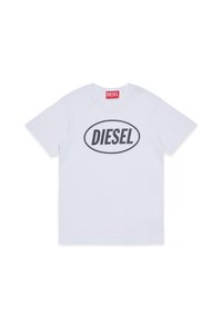 Balta medvilninė T-marškiniai trumpomisRankovėmis, su juodu ovaliu logotipu, ant krūtinės užrašytu žodžiu "DIESEL", ir raudona etikete ant kaklo.