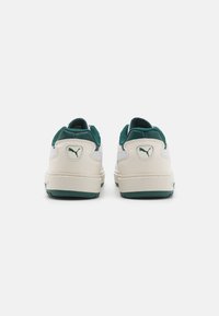 Puma DOUBLECOURT UNISEX - Sneakers low - white/dark myrtle