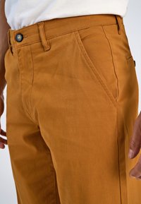 Lindbergh Chinos - burnt orange