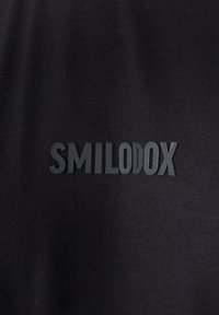 Smilodox LUMIN - T-shirts basic - schwarz