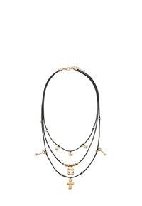Naszyjnik warstwowy z trzema pasmami czarnego sznurka; ozdobiony akcentami w kolorze złotym, w tym kluczami, zamkiem i krzyżem.