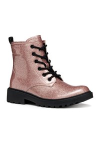 Bottines à paillettes rose gold avec lacets noirs, semelle épaisse noire et une languette à l'arrière pour un enfilage facile.