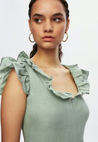 adL FRILLED  - Denní šaty - almond green