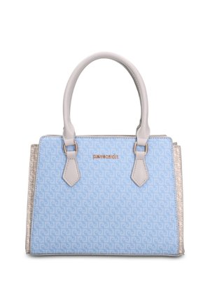 Lichtblauwe handtas met subtiele patroonstructuur, beige handvatten, hardware in goudkleur en "Pierre Cardin" logo aan de voorkant in het midden.