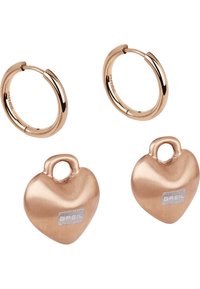 Roséguld hoops örhängen med hjärtformade hängen med en slät yta och logotypdetalj. Enkelt, elegant design som är idealisk för vardagsbruk.