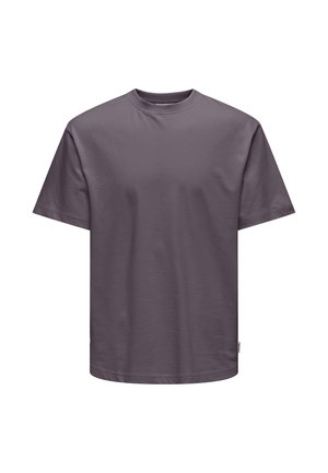 Īsām piedurknēm, apaļas kakla T-krekls vienkrāsainā lavandas krāsā, izgatavots no mīksta kokvilnas auduma ar brīvu piegulumu un bez redzamām zīmēm vai akcentiem.