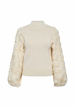 Svetlosmetanový sveter s vysokým golierom a textúrovanými balónovými rukávmi s ružovým vzorom. Telo je hladko pletené, čo kontrastuje s mäkkými rukávmi.