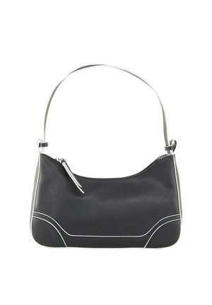 Schwarze Handtasche mit glatter Textur, geschwungener Form, weißen Steppnähten und einem einzigen Schulterriemen. Verfügt über einen Reißverschluss.