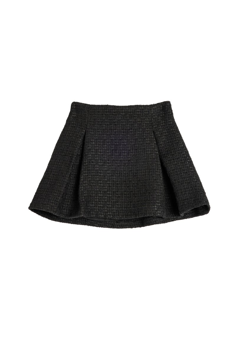 Sort, tekstureret skater nederdel med en udadvendt form og pilser. Fremstillet af vævet stof med et subtilt mønster og en tætsiddende talje.