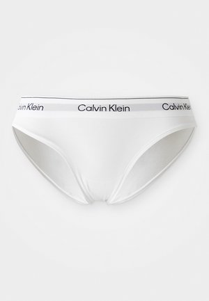 Boxer blanc Calvin Klein avec une texture lisse, une taille élastique arborant un logo noir, et un design sans coutures pour plus de confort.