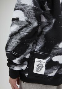 PULL&BEAR Felpa con cappuccio - black