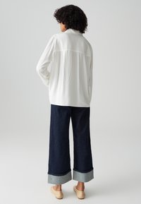 OPUS LANGARMBLUSE FLARA - Camicia - milk