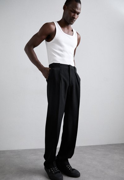 Filippa K RELAXED PLEATED  - Bukse - black
