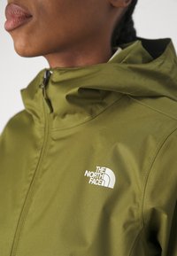 The North Face QUEST JACKET - Vandeniui atspari striukė - forest olive
