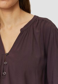 QS FLIESSENDE MIT RAFFUNG - Blouse - aubergine