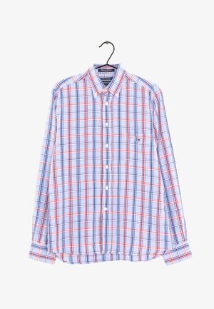 Camicia a quadri con righe blu, rosse e bianche, maniche lunghe, colletto a bottoni e taschino sul lato sinistro del petto. Il tessuto sembra leggero.
