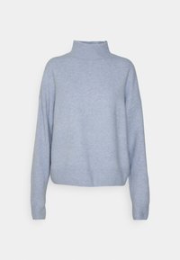 Ljusblå stickad tröja med hög hals, avslappnade axlar och ribbat fåll. Mjuk textur och lös passform för komfort.