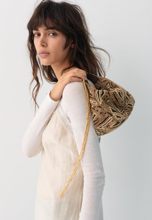 PULL&BEAR SHOULDER - Sac à main - bronze
