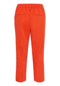 Pantaloni leggeri di colore arancione brillante con vita elastica, lunghezza cropped e due tasche posteriori, caratterizzati da una texture liscia e un taglio su misura.