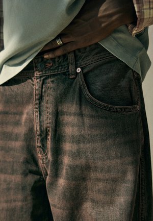 Bershka, SKATE - JEANS - Jean boyfriend - brown