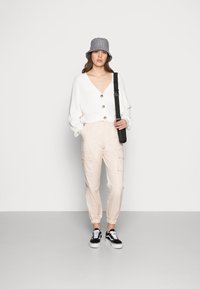 Monki Casaco de malha - white