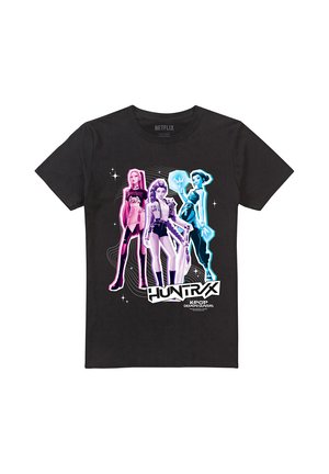 Black t-shirt with neon-style illustration of three female characters and text "HUNTRIX K-POP DEMON HUNTERS" in white.