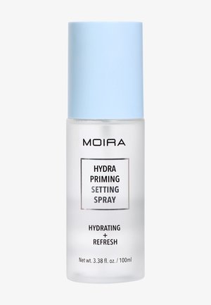Bouteille de spray fixateur Moira Hydra Priming avec un bouchon bleu clair, étiquetée hydratante et rafraîchissante, taille 100 ml.
