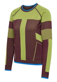 Langärmliger Pullover in Olivgrün und Bordeauxrot, mit einem geometrischen Design, das strukturierte Streifen und einen blauen Rippkragen umfasst.