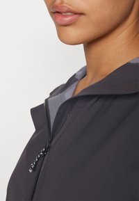 Peak Performance - Kurtka Softshell