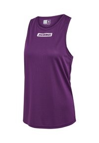 Fioletowa sportowa koszulka bez rękawów z okrągłym dekoltem, z białym logo "HUMMEL" na piersi i przewiewną teksturą materiału.