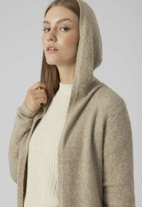 Vero Moda VMDOFFY OPEN HOOD CARDIGAN  - Vest - sepia tint