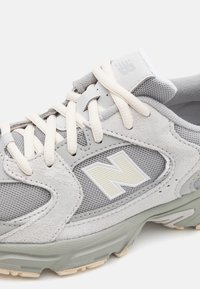 New Balance 530 UNISEX - Tenisky - grey