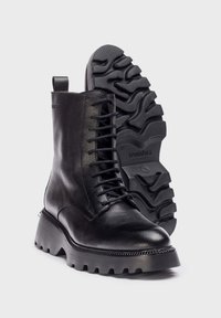 WONDERS Botines con cordones - black