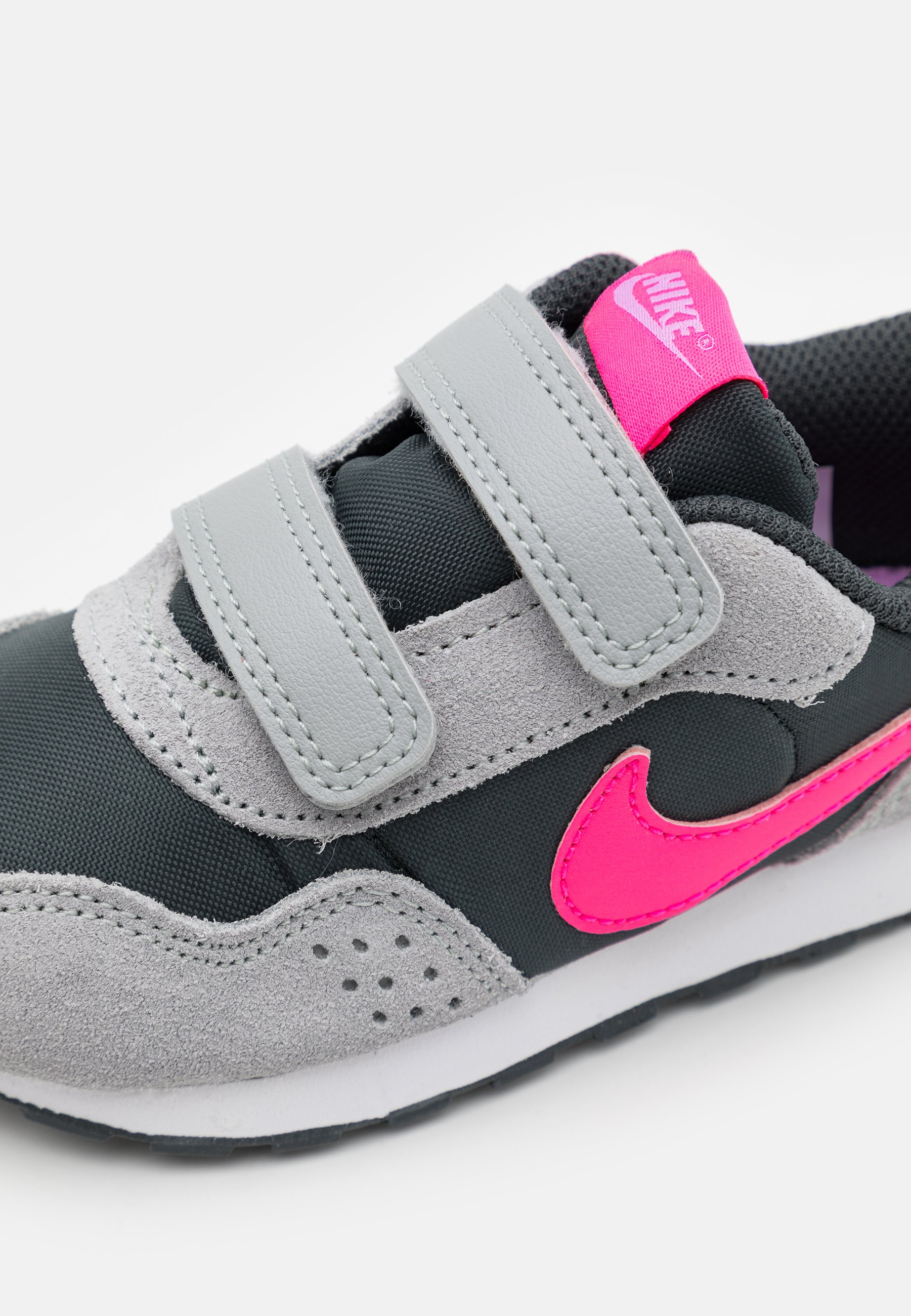 Nike Sportswear MD VALIANT UNISEX - Sneaker low - dark smoke grey/hyper  pink/light smoke grey/dunkelgrau - Zalando.ch