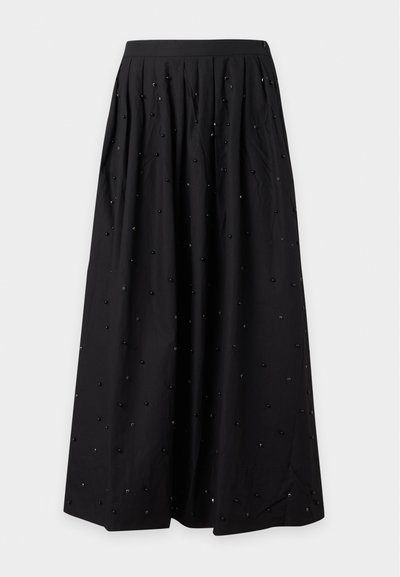 Jupe longue plissée noire avec de petites perles noires et argentées éparpillées et une taille ajustée.