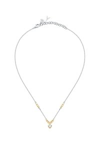 Collana in argento con perline dorate e un pendente a forma di cuore con una pietra trasparente al centro.