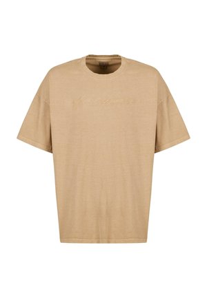Beige bomulls t-skjorte med avslappet passform, rund hals og korte ermer. Har en subtil brodert logo foran i lysere tråd.