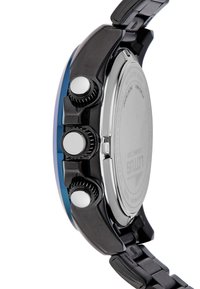 Orologio cronografo nero con cassa in acciaio inossidabile, lunetta blu e pulsanti testurizzati. Presenta un fondello liscio e un cinturino resistente.
