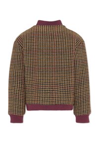 Brązowa, w kratę kurtka z żebrowanym bordowym kołnierzem i mankietami. Posiada teksturowany materiał i skrócony krój. Brak widocznych detali z przodu.