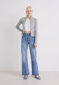 Gina Tricot SOFT TOUCH ZIP JACKET - Tréning dzseki - elephant skin