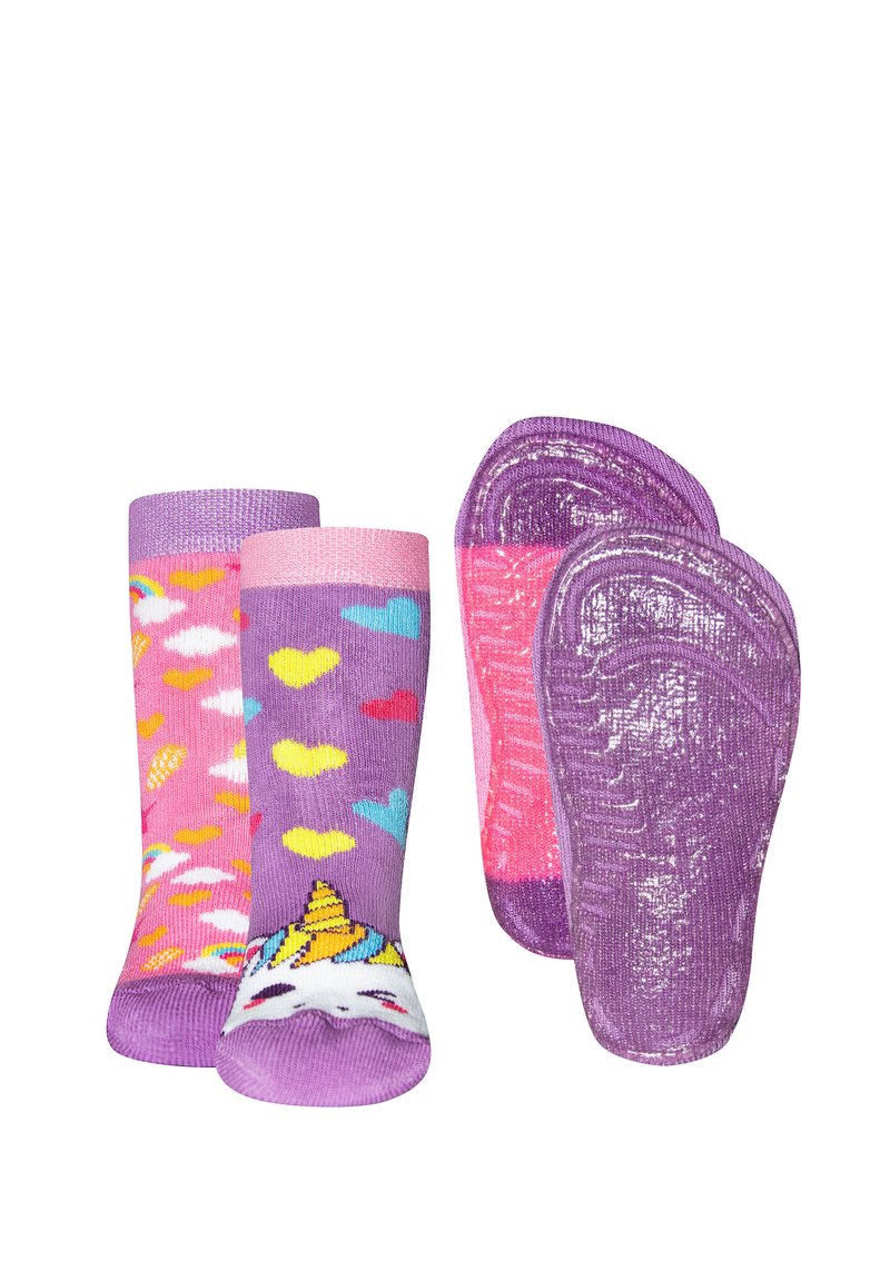 Fioletowe skarpetki z wesołymi wzorami: jednorożec i kolorowe serca. Zestaw zawiera również fioletowe kapcie o fakturze, które zapewniają dodatkowy komfort i przyczepność.