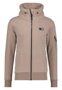 Giacca zip-up marrone chiaro con alto colletto, cordini di regolazione, polsini a coste, tasche laterali e una piccola toppa rettangolare nera e bianca.