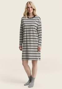 Nachthemd met lange mouwen in creme en zwart met strepen, voorzien van een ronde halslijn en een rechte snit. Zachte katoenmix stof, comfortabele pasvorm.