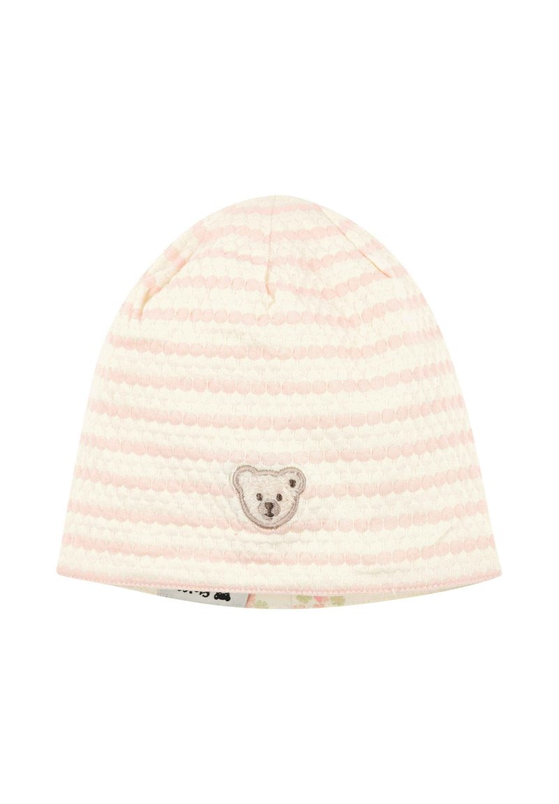 Bonnet doux pour bébé avec des rayures horizontales roses et blanches, comportant un petit visage d'ourson brodé sur le devant.