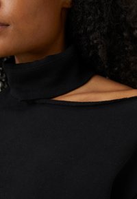 Champion EMOTIONAL DANCE HIGH NECK OPEN SHOULDER - Mikina - schwarz