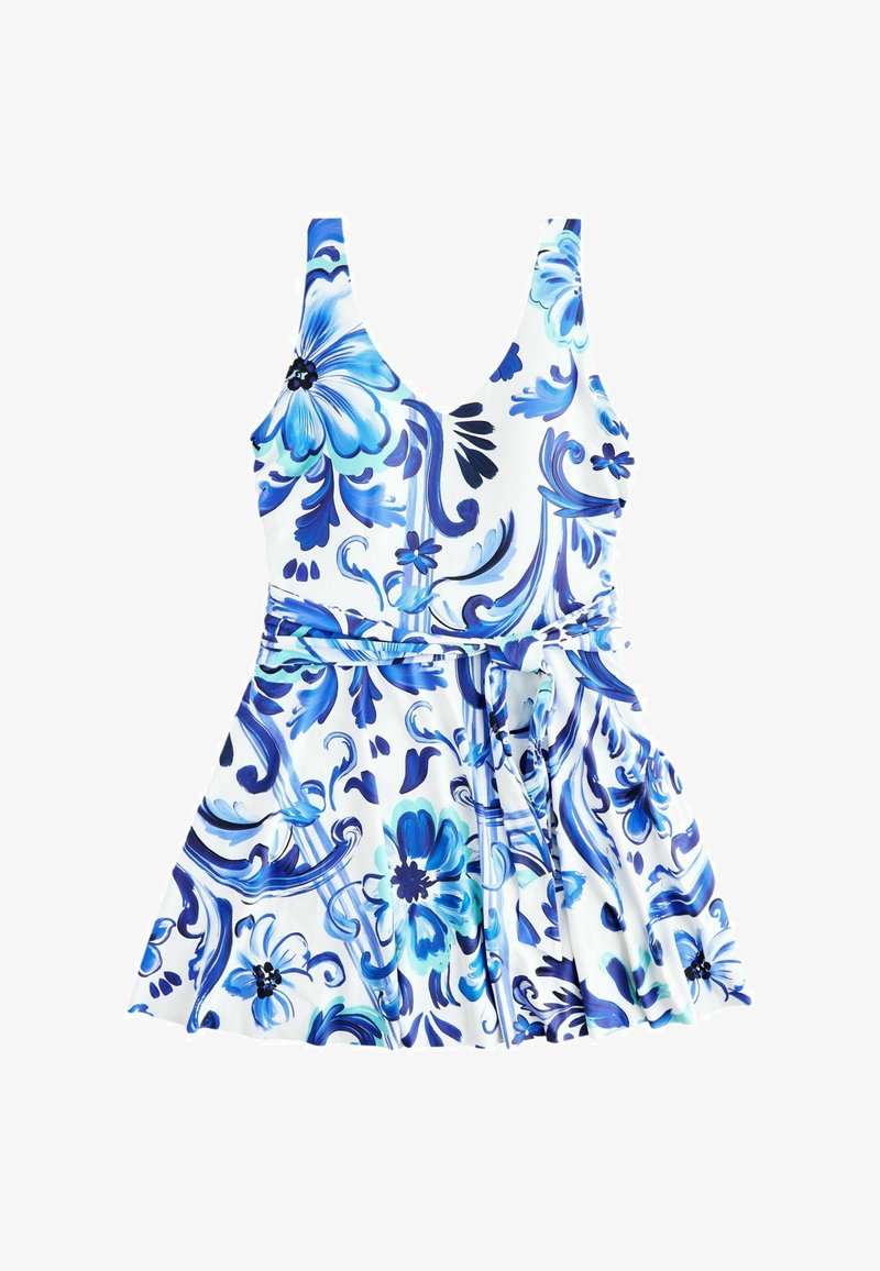 Blau geblümtes Kleid mit weißem Hintergrund, das einen V-Ausschnitt, Spaghettiträger und eine gebundene Taillendetail aufweist.