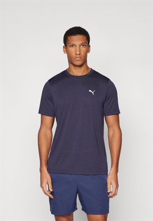 Marineblauw sportshirt met korte mouwen, gemaakt van lichtgewicht stof, met een ronde halslijn en een klein wit Puma-logo op de borst.