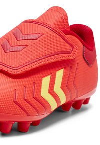 Hummel HATTRICK - Fodboldstøvler til fast underlag - haute red
